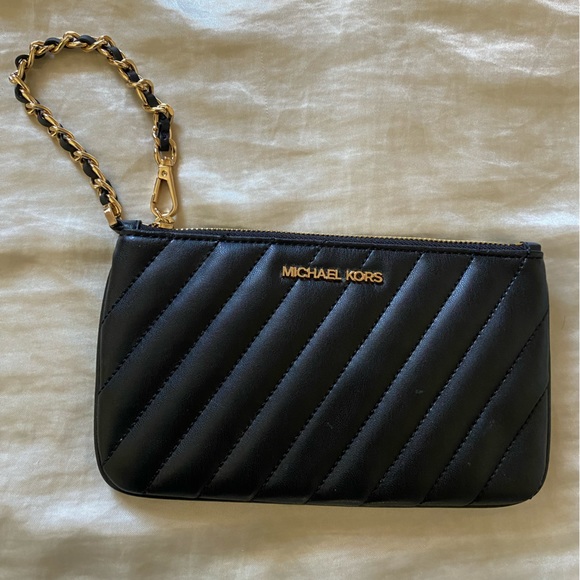 Michael Kors Handbags - Michael Kors Wristlet